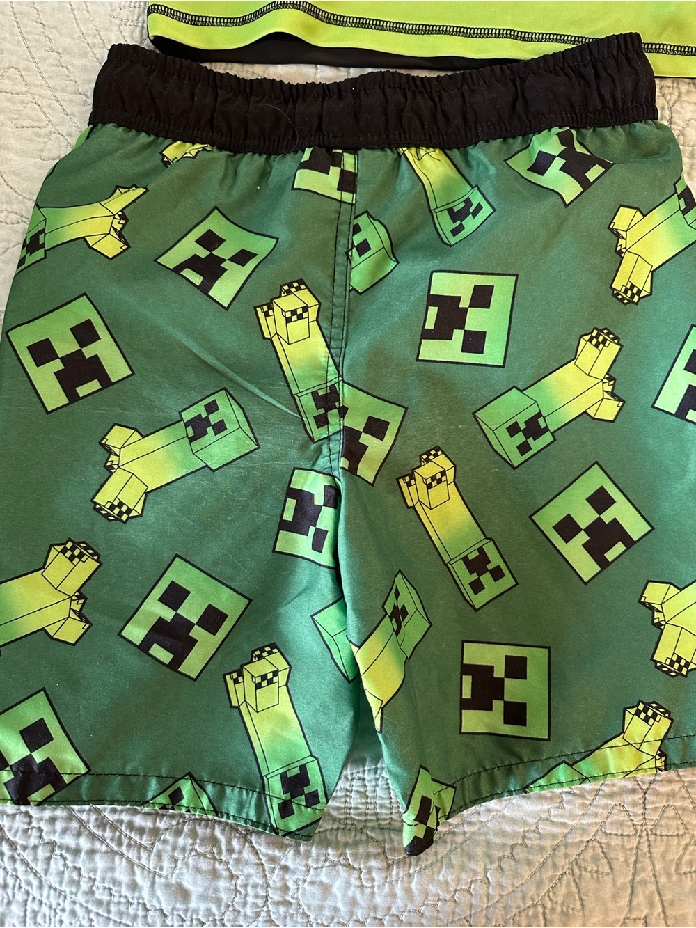 Minecraft Creeper Boys Swim Set with Trunks and Rash Guard Size Medium - Picture 2 of 9